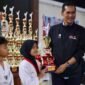 Plt Sekda Aceh, M. Nasir S.IP, MPA,  menutup sekligus menyerahkan piala untuk pemenang turnamen  Setda Aceh Taekwondo Championship 2025, di Bale Meuseuraya Aceh, Banda Aceh, Minggu, 3 /8/2025 (Foto:Dok.Biro Adpim Setda Aceh) 