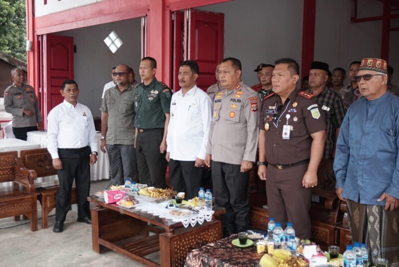 Wakil Bupati Aceh Besar Drs Syukri A Jalil bersama unsur Forkopimda Aceh Besar mengikuti Peresmian 8 Satuan Pelayanan Pemenuhan Gizi (SPPG) operasional dan Groundbreaking 205 Unit SPPG Polri serentak secara virtual dari Gampong Suka Mulia, Saree, Lembah Seulawah, Rabu (6/8/2025).FOTO/MC ACEH BESAR