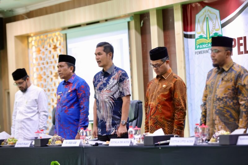 Plt Sekda Aceh, M. Nasir S.IP, MPA, membuka Rapat Koordinasi Pelaksanaan Syariat Islam di Aceh serta Persiapan MTQ Aceh ke-37, di Aula Dinas Dyariat Islam Aceh, Kamis, (7/8/2025). Foto; Dok. Biro Adpim Setda Aceh