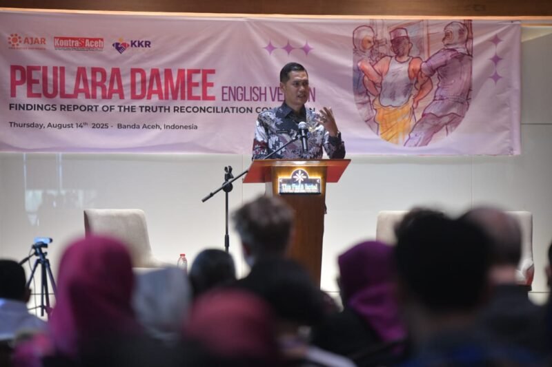 Plt. Sekda Aceh, M. Nasir membuka peluncuran Laporan 