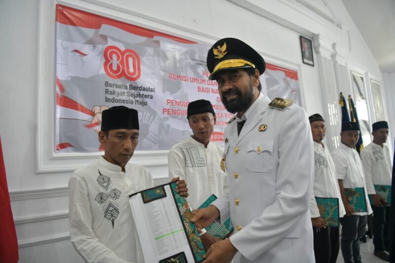 Gubernur Aceh, Muzakir Manaf menyampaikan sambutan sekaligus penyerahan remisi umum dan remisi dasawarsa bagi narapidana dasawarsa anak binaan di Kalapas Klas II A,Banda Aceh, Minggu, (17/08/2025). Foto ; Dok. Biro Adpim Setda Aceh