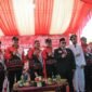 Wakil gubernur Aceh, Fadhlullah bersama Forkopimda dan Ketua TP PKK Aceh Marlina menyambut kedatangan Pawai budaya dalam rangka peringatan HUT RI Ke 80 di depan pendopo Gubernur Aceh Banda Aceh, (18/8/2025). Foto ; Dok. Biro Adpim Setda Aceh