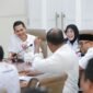 Sekda Aceh , M. Nasir beserta SKPA terkait melakukan Rapat terkait lingkar jalan RSUDZA
Bersama walikota banda aceh di pendopo walikota Banda Aceh
, rabu( 20-8-2025). Foto ; Dok. Biro Adpim Setda Aceh