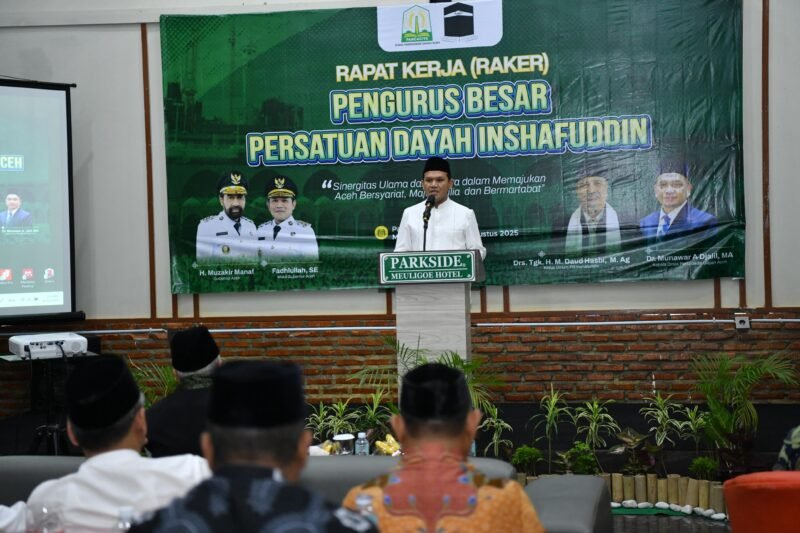 Wakil Gubernur Aceh, Fadhlullah, SE, membuka secara resmi Rapat Kerja pengurus besar persatuan dayah Inshafuddin di Hotel Parkside  Meuligoe Hotel Melaboh, 23/08/25 (Foto:Dok.Biro Adpim Setda Aceh)