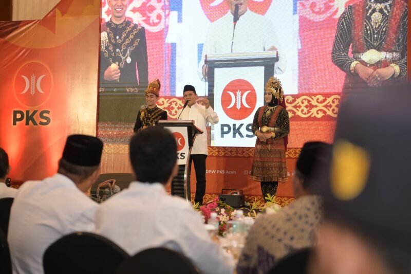 Wakil Gubernur Aceh, Fadhlullah SE menyampaikan sambutan pada musyawarah Wilayah ke VI PKS Aceh di hotel Hermes Banda Aceh,( 24/8/2025). Foto ; Dok. Biro Adpim Setda Aceh