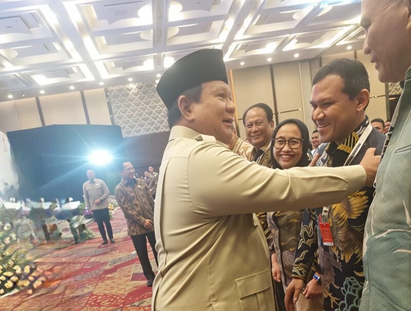 Keterangan foto: Presiden Prabowo Subianto menyapa Wakil Gubernur Aceh Fadhlullah, S.E, saat membuka kegiatan APKAPSI Otonomi Expo 2025, di Indonesia Convention Exhibition (ICE) BSD Tangerang, Banten, Kamis, 28 Agustus 2025.