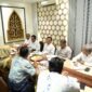 Wakil Gubernur Aceh, Fadhlullah, S.E., menerima kunjungan Silaturahmi komisioner Komnas HAM RI beserta rombongan di hotel Hermes, Banda Aceh, 29/08/2025 (Foto:Dok.Biro Adpim Setda Aceh)