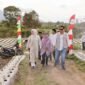Ketua TP-PKK Aceh, Marlina Usman, bersama Bupati Aceh Tengah, Drs. Haili Yoga, M.Si, Ketua TP-PKK Aceh Tengah, Risnawati Haili Yoga, dan Kepala Dinas Pertanian dan Perkebunan Aceh, Cut Huzaimah, MP, mengunjungi kebun cabai sekaligus melakukan penanaman bibit cabai, serta menyerahkan bantuan sosial kepada masyarakat Desa Pondok Balik, Kecamatan Ketol, Kabupaten Aceh Tengah, Jumat 29/8/2025 (Foto:Dok.Biro Adpim Setda Aceh)