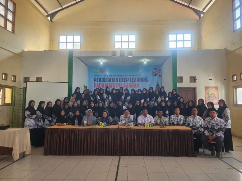 Foto bersama peserta Pendidikan dan Pelatihan (Diklat) Pendekatan Deep Learning, di Aula SMPN 3 Kecamatan Ingin Jaya Kabupaten Aceh Besar, Rabu (27/08/2025). FOTO/MC ACEH BESAR