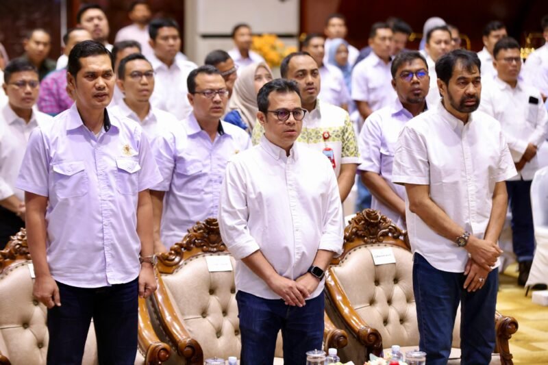 Gubernur Aceh Muzakir Manaf menghadiri serta menyampaikan sambutan pada Pelantikan Pengurus KAGAMA Aceh Periode 2025–2030 yang dilantik oleh Wamenkomdigi (Sekjen PP KAGAMA) Nezar Patria di Anjong Mon Mata, Banda Aceh, Sabtu (6/9/2025).Foto: Dok. Biro Adpim Setda Aceh