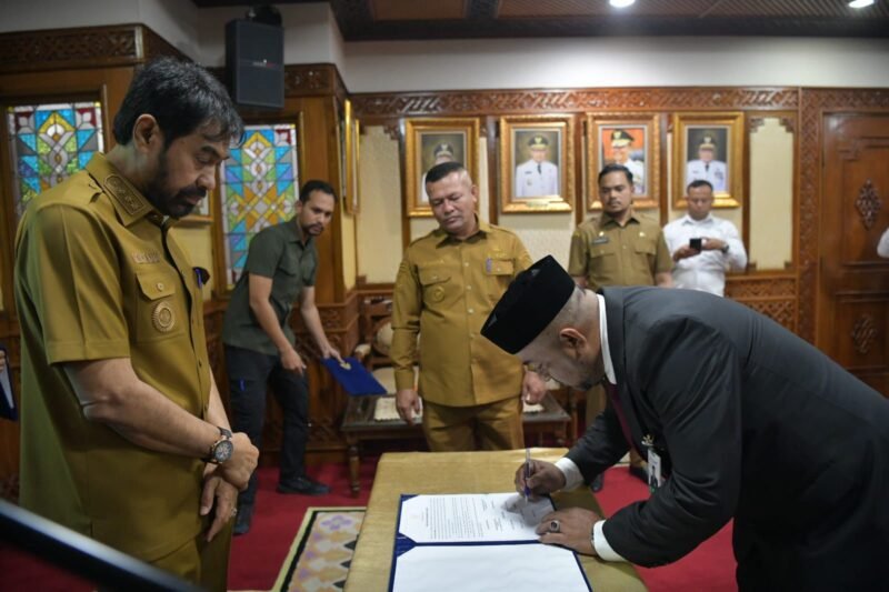 RUPSLB Tetapkan Fadhil Ilyas Sebagai Dirut Bank Aceh Syariah. Foto: Dok. Humas Bank Aceh