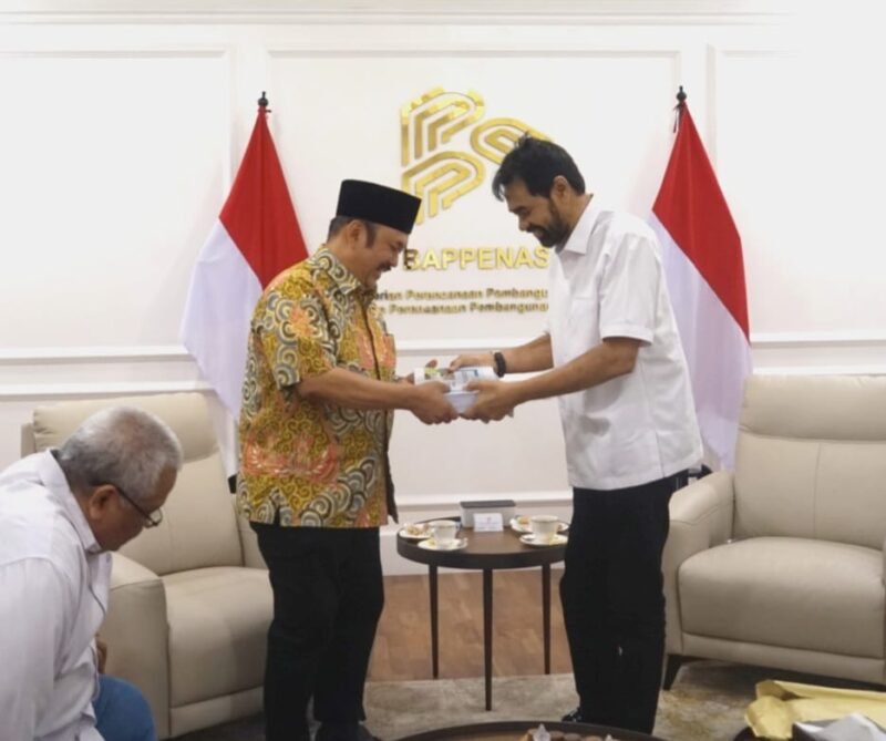 Keterangan Foto: Gubernur Aceh Muzakir Manaf melakukan pertemuan dengan Menteri PPN/Kepala Bappenas Prof. Dr. Ir. Rachmat Pambudy, M.S., di Kementerian Bappenas, Jakarta, Jumat, 12 September 2025. Foto: Dok. Biro Adpim Setda Aceh