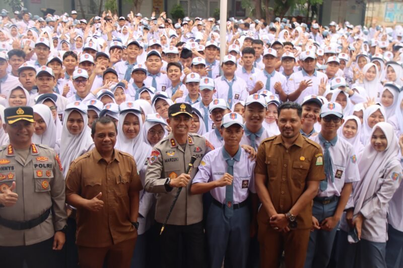 Kehadiran Bupati Aceh Besar H. Muharram Idris (Syech Muharran) bersana rombongan pada peringatan Maulid Nabi Besar Muhamnad SAW di Dusun Aron, Gampong Gue Gajah, Kecamatan Darul Imarah Aceh Besar, Minggu,(14/09/2025).FOTO/MC ACEH BESAR
