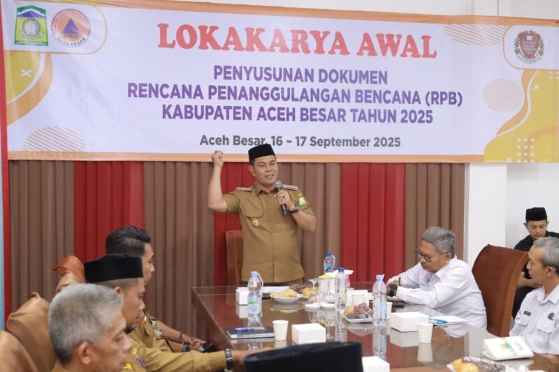Bupati Aceh Besar H. Muharram Idris membuka lokakarya awal penyusunan dokumen RPB Kabupaten Aceh Besar Tahun 2025 di Gedung Dekranasda Aceh Besar, Selasa (16/9/2025). FOTO/PROKOPIM PEMKAB ACEH BESAR
