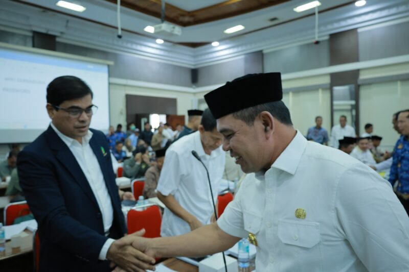 Bupati Aceh Besar H. Muharram Idris menghadiri RDPU terhadap Raqan Aceh tentang RTRW Aceh tahun 2025–2045 di Ruang Serbaguna DPR Aceh, Rabu (17/9/2025). FOTO/MC ACEH BESAR