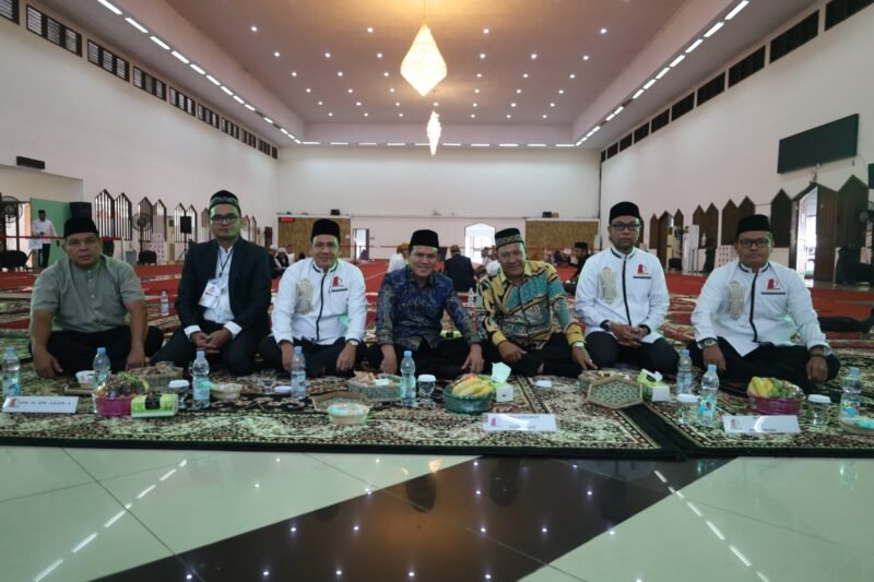Wakil Gubernur Aceh, Fadhullah, SE, menghadiri peringatan Maulid Nabi Besar Muhammad SAW yang diselenggarakan Ikatan Keluarga Nagan Raya (IKNR) Jakarta di Asrama Haji Pondok Gede, Sabtu (20/9/2025). Foto ; Dok. Biro Adpim Setda Aceh