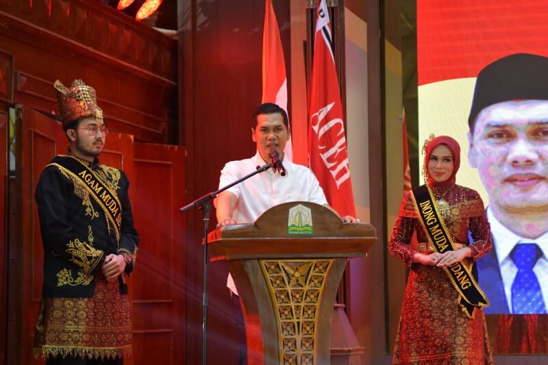 Sekretaris Daerah Aceh, M. Nasir, S.IP, MPA memberi sambutan sekaligus menutus secara resmi Musyawarah Nasional Muda Sedang ke II di Anjong Mon Mata, Banda Aceh,( 21/09/2025). Foto : Dok. Biro Adpim Setda Aceh