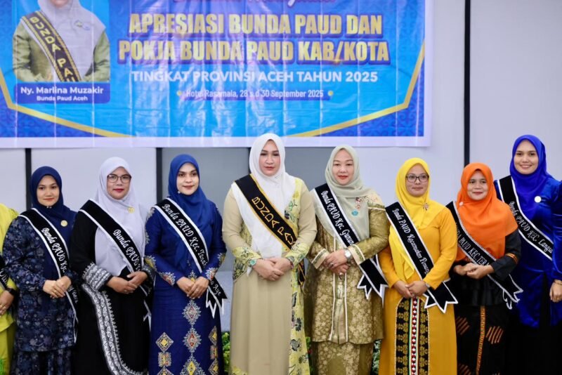 Bunda PAUD Aceh, Marlina Muzakir, membuka Kegiatan Apresiasi Bunda PAUD Kecamatan dan Ketua Pokja Bunda PAUD se-Aceh Tahun 2025 di Hotel Rasamala, Banda Aceh, Minggu malam (28/9/2025). Foto : Dok. Biro Adpim Setda Aceh