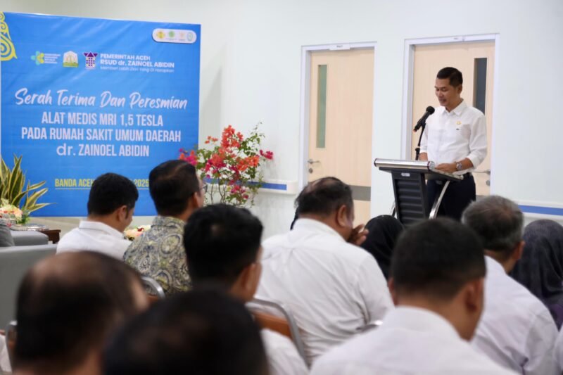 Sekda Aceh Resmikan Alat MRI 1,5 Tesla di RSUD Zainoel Abidin, Perkuat Layanan Diagnostik dan Mutu Kesehatan Masyarakat
REDAKSI (08/10/2025) . Foto : Dok. Biro Adpim Setda Aceh