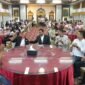 Gubernur Aceh, Muzakir Manaf melepas Kontingen Aceh mengikuti PON beladiri di restoran pendopo gubernur Aceh, Kamis (9/10/2025). Foto ; Dok. Biro Adpim Setda Aceh