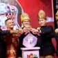 Wakil Gubernur Aceh, Fadhlullah, S.E., menghadiri serta menyampaikan sambutan pada malam peringatan Hari Ulang Tahun ke-437 Kota Meulaboh yang dirangkai dengan Pekan Kebudayaan Aceh Barat, di Lapangan Teuku Umar, Meulaboh, Sabtu (11/10/2025). Foto : Dok. Biro Adpim Setda Aceh