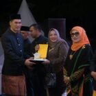Sekretaris Daerah Aceh, M. Nasir, S.IP, MPA,  menghadiri sekaligus  menyampaikan sambutan pada malam peringatan Hari Ulang Tahun ke-26  Kabupaten Bireuen  yang dirangkai dengan penutupan Pekan Kebudayaan  Bireuen  di Lapangan  Cot Gapu, Sabtu (11/10/2025). Foto : Dok. Biro Adpim Setda Aceh