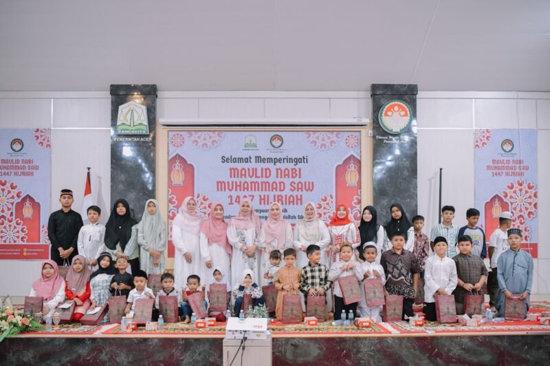Ketua DWP Aceh, Malahayati M.Nasir bersama pengurus DWP Aceh Laksanakan peringatan Maulid Nabi Besar Muhammad SAW 1447 H tahun 2025 di Aula DWP Aceh, Banda Aceh, 15/10/2025 (Foto:Dok.Biro Adpim Setda Aceh) 
