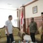 Sekretaris Daerah Aceh, M.Nasir. S.IP, MPA mengantar keberangkatan Ketua MPR RI, Ahmad Muzani kembali ke Jakarta usai melaksanakan kunjungan kerja di Aceh,  dibandara VIP Sultan Iskandar Muda Blang Bintang Kab. Aceh Besar, 15/10/2025 (Foto:Dok.Biro Adpim Setda Aceh) 