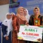 Ketua Staf Ahli TP PKK Aceh, Mukarramah Fadhlullah, secara resmi menutup Pekan Kreativitas Pangan Lokal Janeng 2025 yang mengusung tema “Gerakan Sadar Diversifikasi Pangan Lokal Aceh (Garda Pala)” dalam rangka memperingati Hari Pangan Sedunia, Rabu (16/10/2025) di Kuala Village Resto, Banda Aceh (Foto:Dok.Biro Adpim Setda Aceh) 