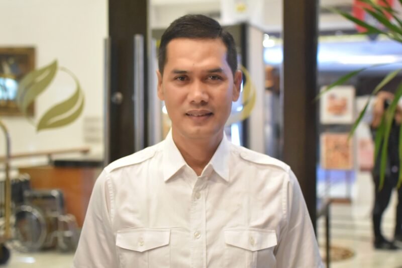 Pemerintah Aceh menyambut baik kebijakan terbaru Kementerian Energi dan Sumber Daya Mineral (ESDM) RI yang membuka peluang bagi Aceh untuk terlibat dalam pengelolaan sumber daya alam migas di wilayah laut sejauh 12 mil hingga 200 mil dari garis pantai. Berikut rincian kebijakan tersebut Rabu 29/10/2025 (Foto:Dok.Biro Adpim Setda Aceh) 