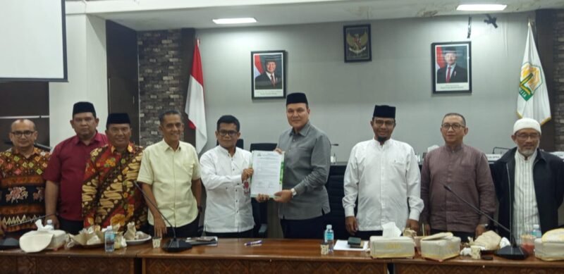 Komisi VII DPRA telah menyelesaikan pembahasan Rancangan Qanun (Raqan) tentang Perubahan Kedua atas Qanun Aceh Nomor 10 Tahun 2018 tentang Baitul Mal dan menyerahkannya kepada Pemerintah Aceh, Jumat 24/10/2025 (Foto:Dok.Ist)