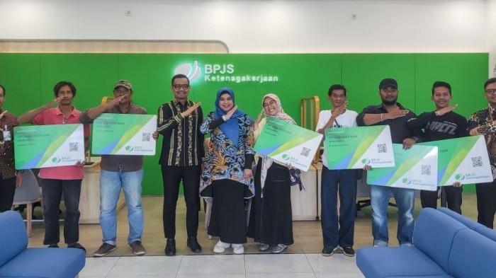 Aulia Rahman Daftarkan pekerja rentan jadi peserta BPJS Ketenagakerjaan, Kamis 09/10/2025 (Foto:Dok.Ist)
