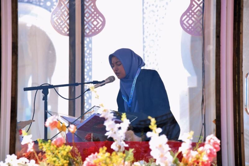 Qariah Aceh Besar cabang tilawah tampil pada MTQ ke-37 tingkat Provinsi Aceh tahun 2025, di arena utama MTQ, Komplek Perkantoran Pemerintah Kabupaten Pidie Jaya, Minggu (2/11/2025). FOTO/ MC ACEH BESAR