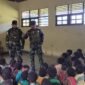Kegiatan Prajurit TNI Yonif 112/Dharma Jaya Menumbuhkan Semangat Belajar Anak-anak Papua, Sabtu 08/11/2025 (Foto:Dok.Ist) 