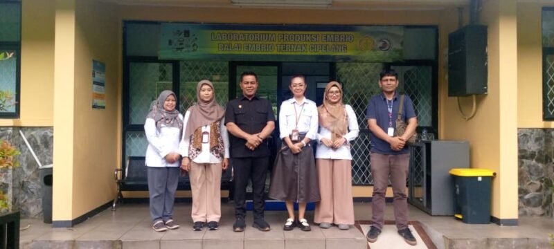 Bupati Aceh Besar H Muharram Idris (Syech Muharram) mengunjungi Balai Embrio Ternak (BET) Cipelang, Cijeruk, Kabupaten Bogor, Jawa Barat, Rabu (12/11/2025). FOTO/ PEMKAB ACEH BESAR
