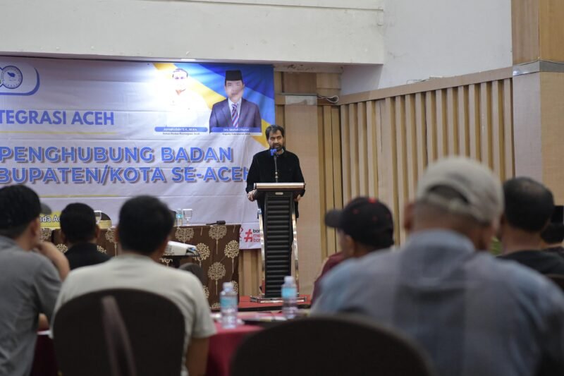 Gubernur Aceh, Muzakir Manaf, membuka secara resmi rapat koordinasi penghubung badan reintegrasi Aceh Kabupaten/Kota Se-Aceh tahun 2025, Banda Aceh, Rabu malam, (19/11/2025). Foto : Dok. Biro Adpim Setda Aceh