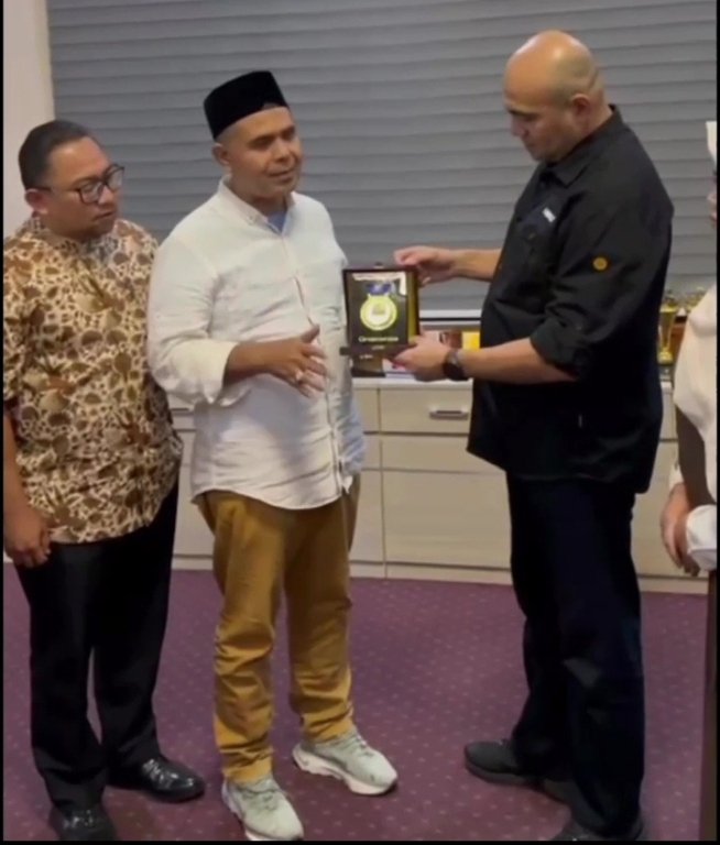 Plt. Kadis Pendidikan Aceh Murthalamuddin menerima Delegasi Kedutaan Besar Malaysia Jakarta yang dipimpin Dr. Hasnul Faizal bin Hushin Amri, Menteri Kedutaan (Pendidikan). (Foto: Ist)Plt. Kadis Pendidikan Aceh