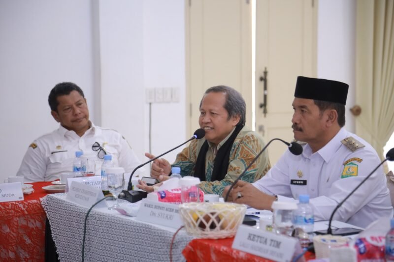 Wakil Bupati Aceh Besar Drs Syukri terima Kunjungan Panitia Kerja pelestarian cagar budaya Komisi X DPR RI di Kabupaten Aceh Besar, Meuligoe Bupati Aceh Besar, Rabu (12/11/2025). FOTO/PROKOPIM PEMKAB ACEH BESAR