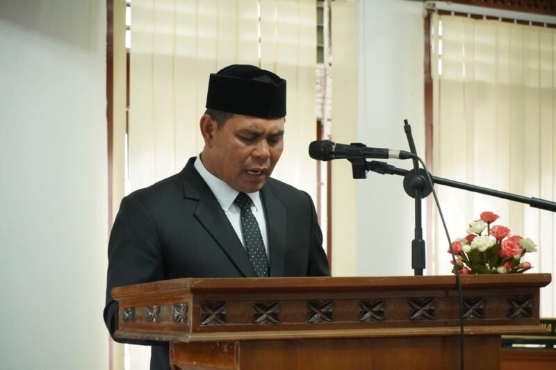 Bupati Aceh Besar H Muharram menyampaikan sambutan pada penyerahan rancangan KUA dan PPAS APBK Aceh Besar Tahun Anggaran 2026 di Gedung DPRK Aceh Besar, Senin (24/11/2025) siang.FOTO/ MC ACEH BESAR