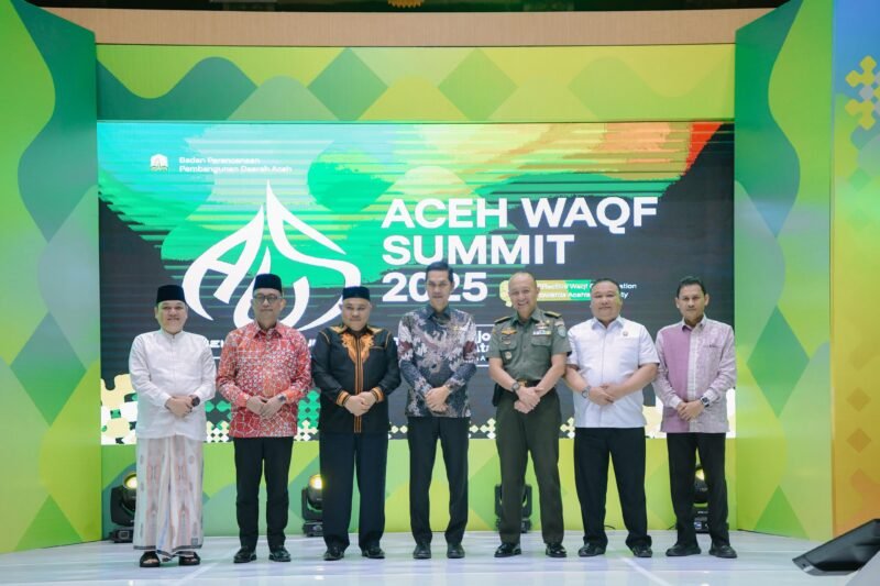 Sekretaris daerah Aceh, M. Nasir, S.IP, MPA membuka secara resmi Aceh Waqf Summit 2025 di Anjong Mon Mata, selasa, (25/11/2025). Foto: Dok. Biro Adpim Setda Aceh
