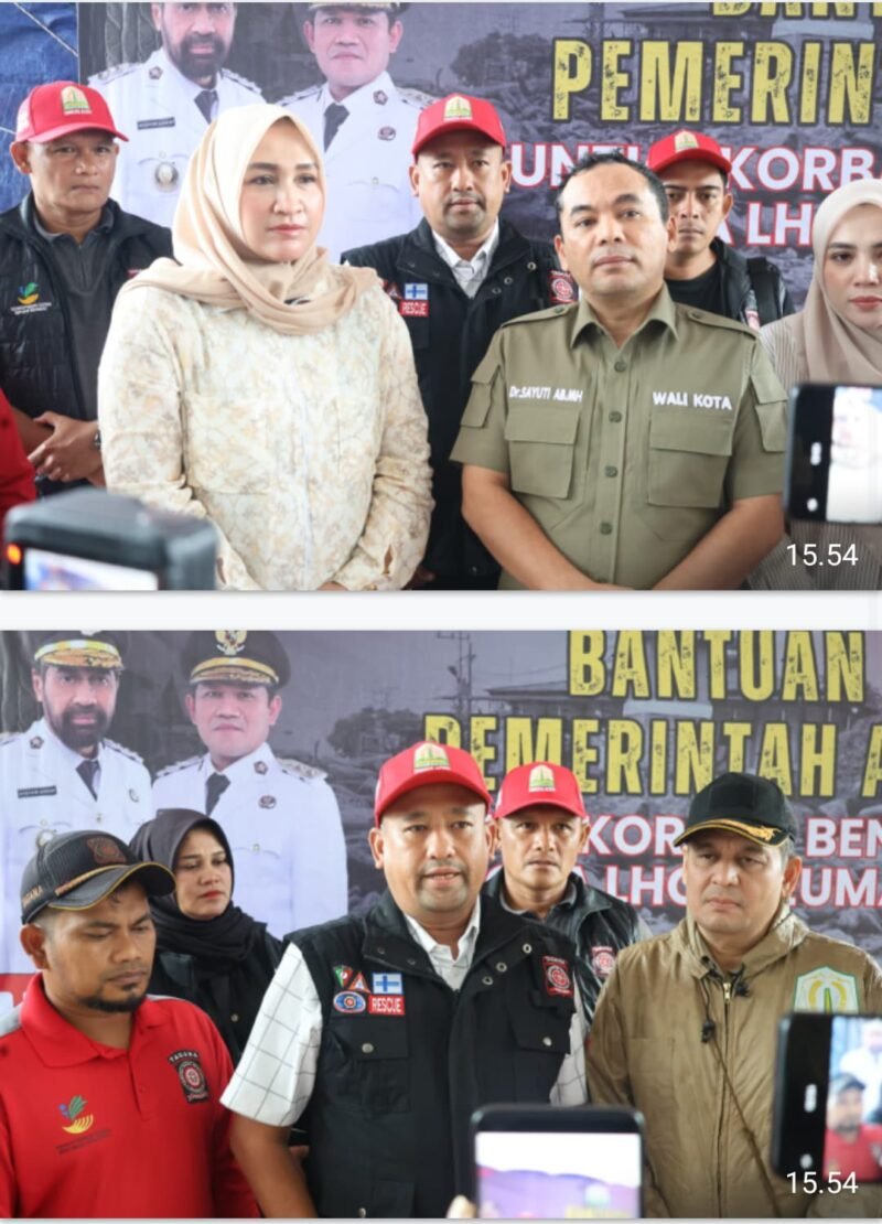 ​Tim gabungan Pemerintah Aceh dan Dinas Sosial Lhokseumawe menurunkan bantuan logistik berupa makanan siap saji dan kebutuhan darurat lainnya di salah satu posko pengungsian di Lhokseumawe, Selasa (25/11). Foto : Dok. Dinsos Aceh
