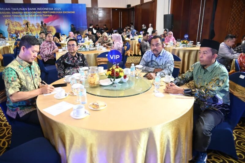 Asisten II Sekdakab Aceh Besar, H. M. Ali, S.Sos., M.Si menghadiri Pertemuan Tahunan Bank Indonesia (PTBI) 2025 yang berlangsung di Hermes Palace Hotel, Banda Aceh, Jumat (28/11/2025). FOTO/MC ACEH BESAR