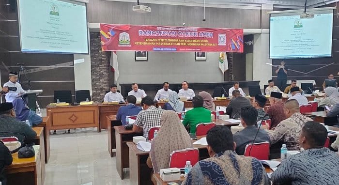 Komisi I DPRA menggelar RDPU untuk membahas Raqan tentang Penyelenggaraan Ketertiban Umum, Ketenteraman dan Pelindungan Masyarakat di Ruang Serba Guna DPRA, Senin 28/10/2025 (Foto:Dok.Ist)