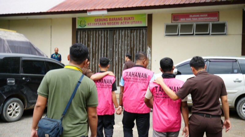 Bea Cukai Lhokseumawe serahkan 3 tersangka dan 3,87 juta batang rokok ilegal ke Kejaksaan Aceh Utara, (Minggu 14/12/2025) Foto:Dok.Ist