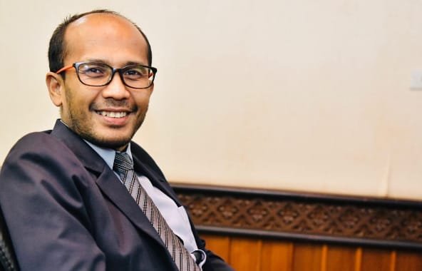 Juru Bicara Pemerintah Aceh, Muhammad MTA, saat memberikan keterangan pers terkait kebijakan Pemerintah Pusat yang mengembalikan Dana Alokasi Khusus (DAK) dan Transfer ke Daerah (TKD) Aceh tahun 2026 sebesar Rp1,6 Triliun di Banda Aceh, Rabu (31/12/2025).