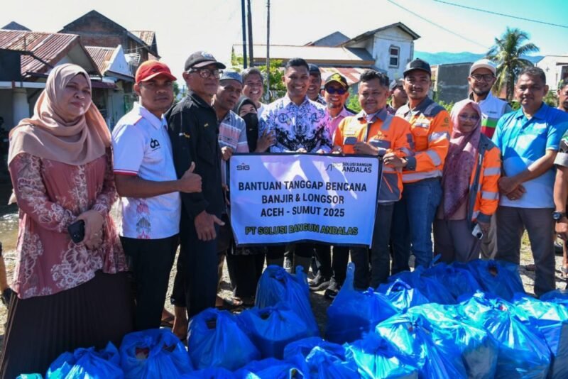 Afdhal Khalilullah dan Sekdako Jalaluddin tinjau banjir, bagikan sembako SBA ke 3 desa, Sabtu 29/11/2025 Foto;Dok.Istimewa