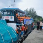 Kalaksa BPBD Aceh Besar menglepaskan 270 Ton bantuak untuk korban melalui jalur laut di Pelabuhan Ulee Lheue, Jumat (12/12/2025). FOTO/MC ACEH BESAR