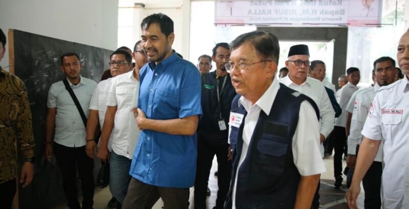 Gubernur Aceh, Muzakir Manaf mendampingi serta menghadiri pelantikan Pengurus PMI Provinsi Aceh yang langsung di lantik oleh Bapak Jusuf Kalla, di Rumoh PMI Banda Aceh, Kamis (18/12/2025) . 