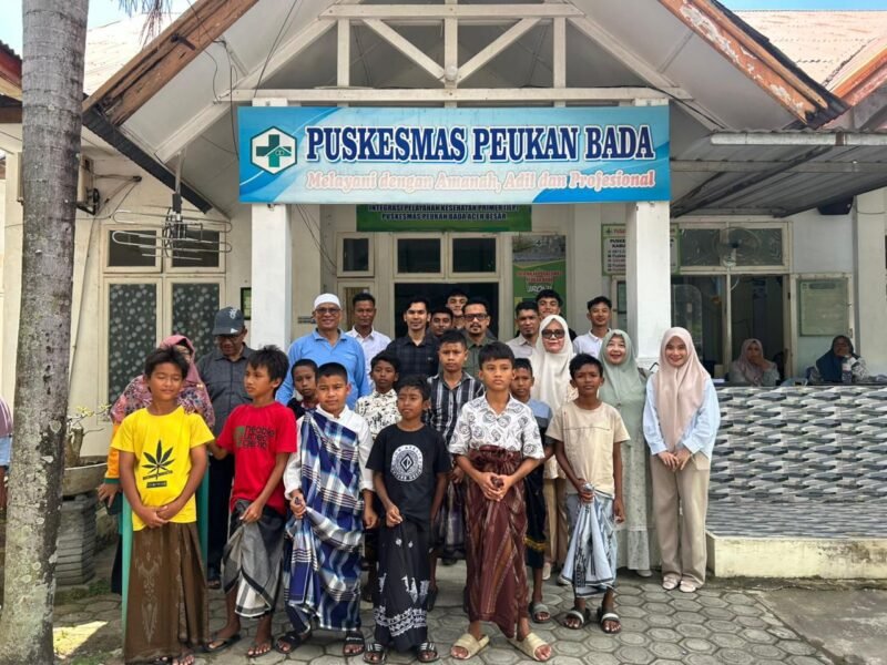 Sunat massal gratis digelar di Montasik, Aceh Besar, dalam rangka Hari Kesehatan Nasional ke-61. Puluhan anak-anak ikut serta, dibantu tim medis Dinkes Aceh Besar dan Sabur, anggota DPRK Aceh Besar, Sabtu 20/12/2025 (Foto:Ist)