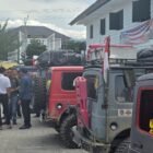 Gubernur Aceh, Muzakir Manaf melepas 10 Unit mbil offroad yang membawa sembako ke daerah terisolir di Kec. Pining, Kab. Gayo Lues, Minggu, (21/12/2025). 